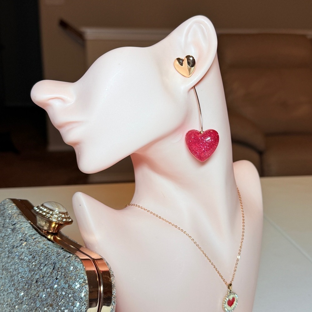 ⚜️ Valentine’s Love | Red Heart Drop Earrings - Picture 3 of 9